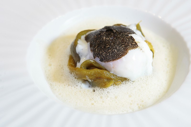 Trufa de invierno con huevo cocinado a baja temperatura